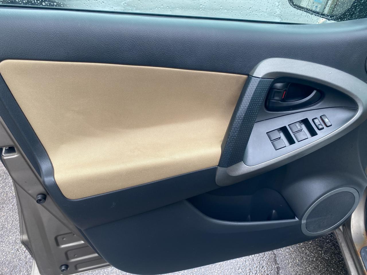 Toyota RAV4 Base I4 4WD 2011