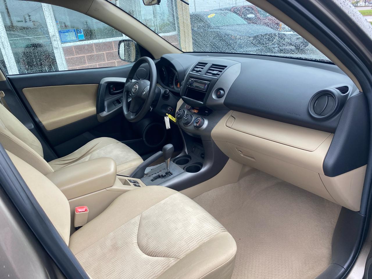 Toyota RAV4 Base I4 4WD 2011