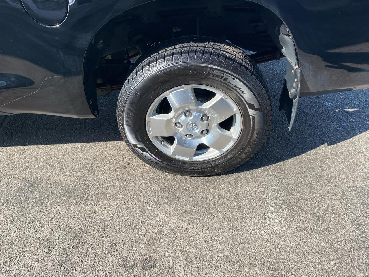 Toyota Tundra Tundra-Grade 5.7L Double Cab 4WD 2012