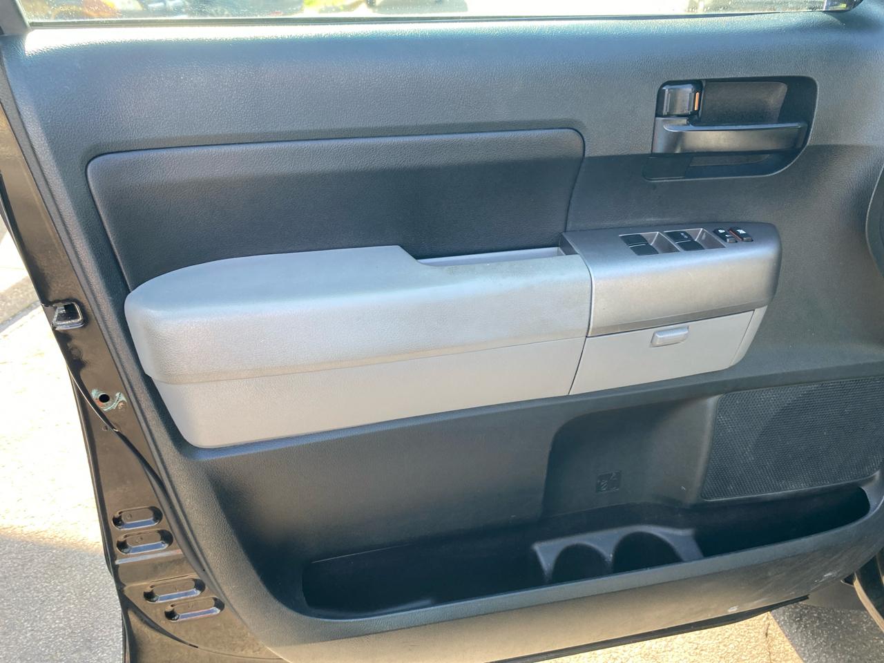 Toyota Tundra Tundra-Grade 5.7L Double Cab 4WD 2012