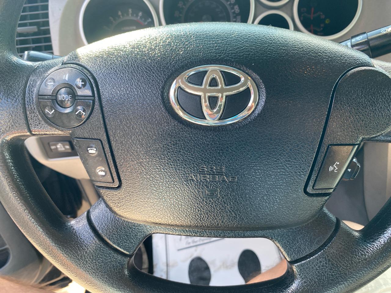 Toyota Tundra Tundra-Grade 5.7L Double Cab 4WD 2012