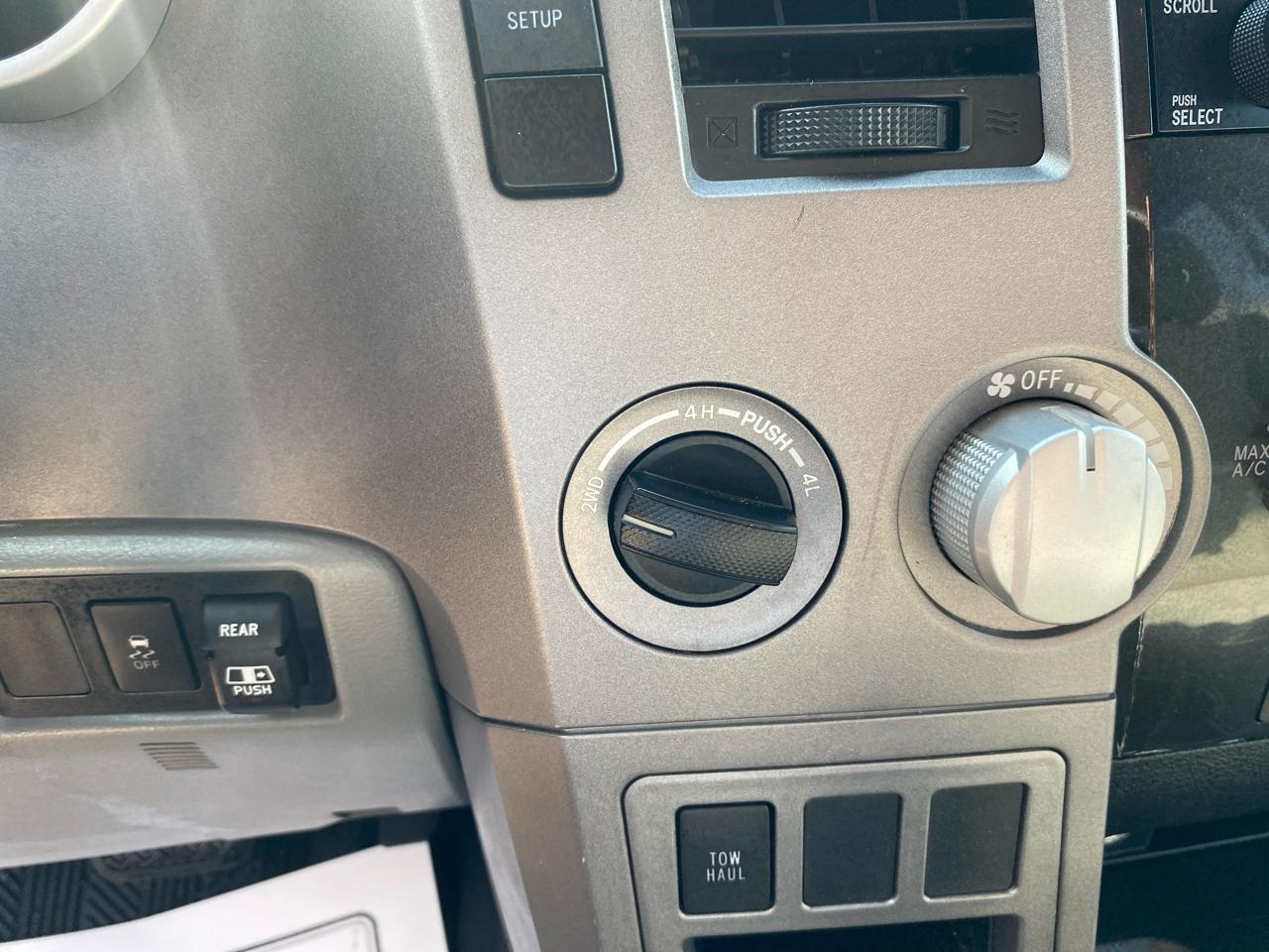 Toyota Tundra Tundra-Grade 5.7L Double Cab 4WD 2012