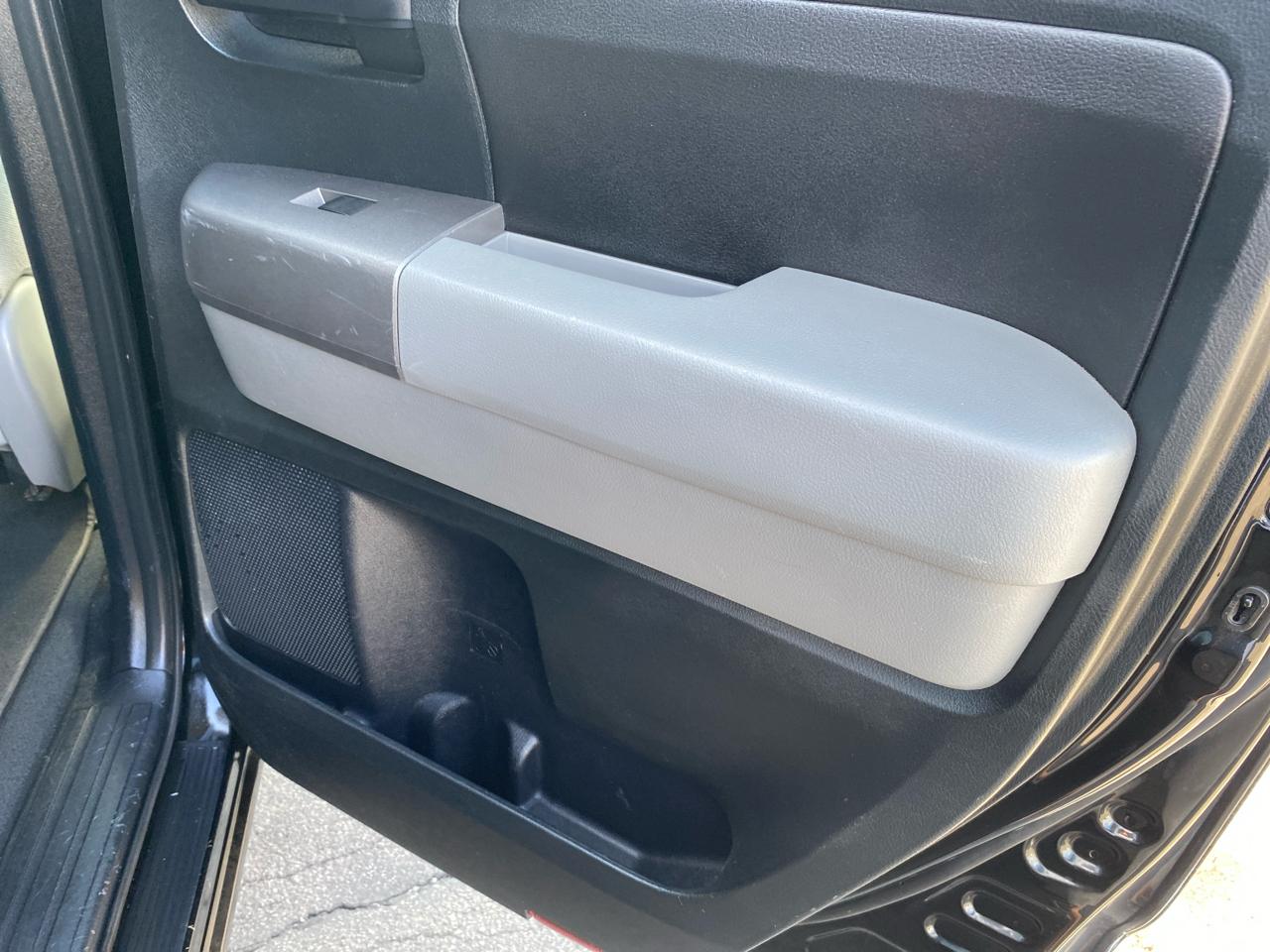 Toyota Tundra Tundra-Grade 5.7L Double Cab 4WD 2012