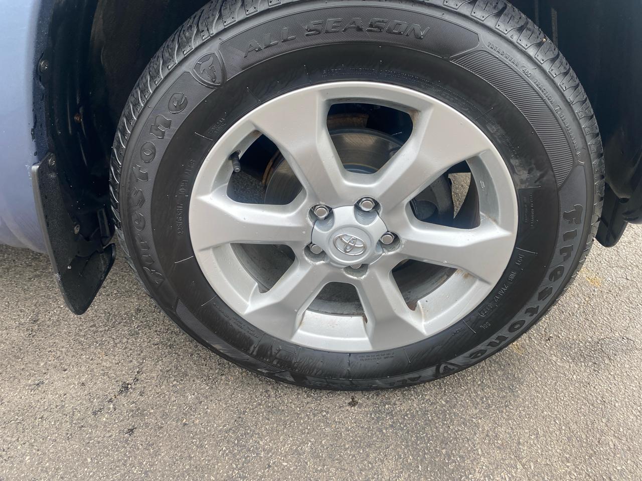 Toyota RAV4 Limited I4 4WD 2011