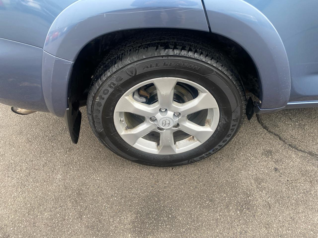 Toyota RAV4 Limited I4 4WD 2011