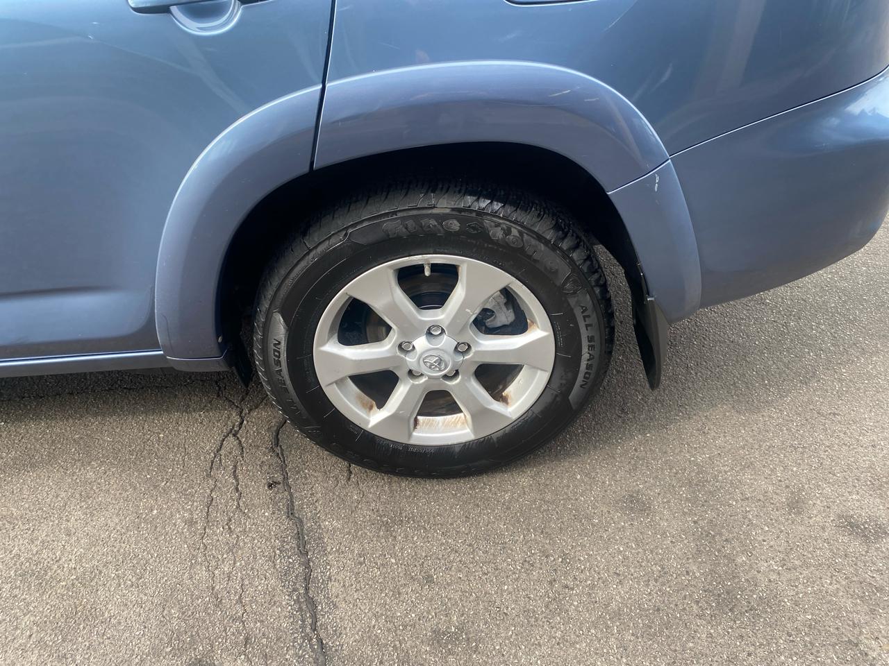 Toyota RAV4 Limited I4 4WD 2011