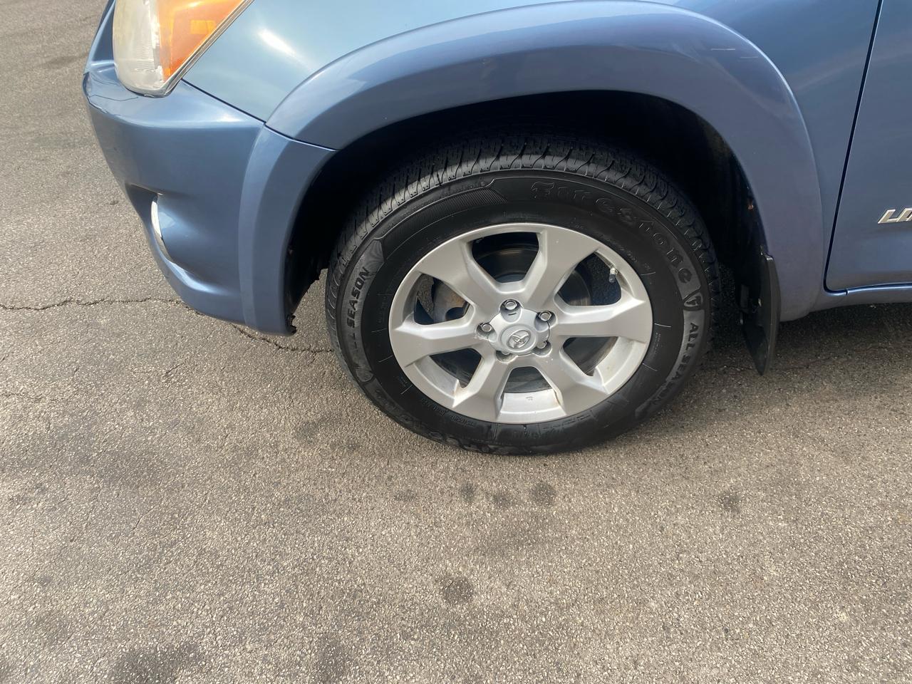 Toyota RAV4 Limited I4 4WD 2011