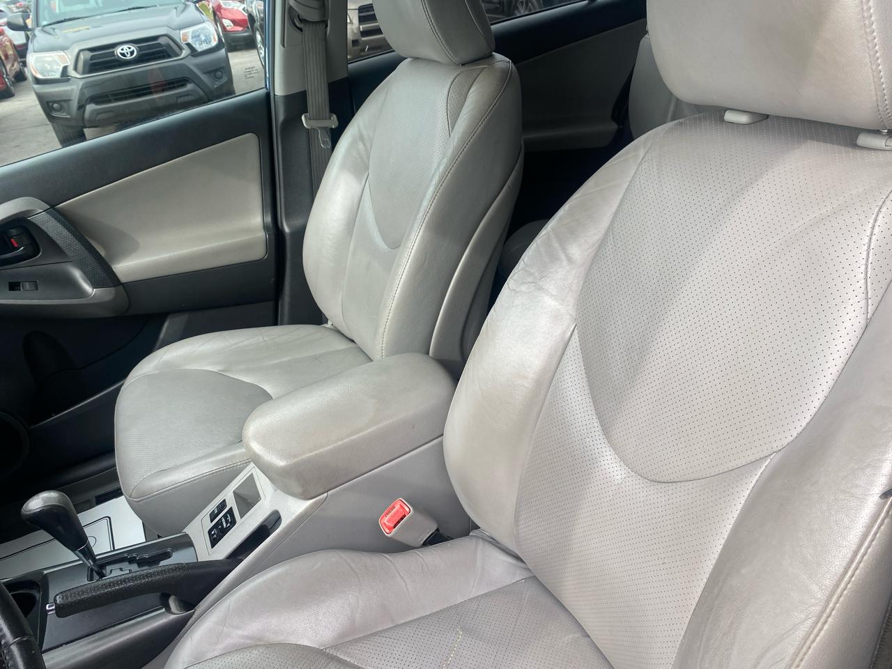 Toyota RAV4 Limited I4 4WD 2011