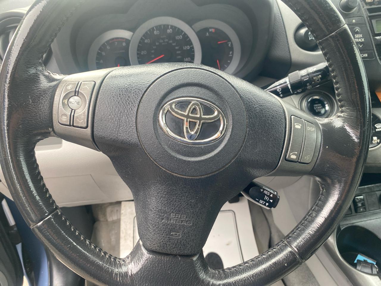 Toyota RAV4 Limited I4 4WD 2011