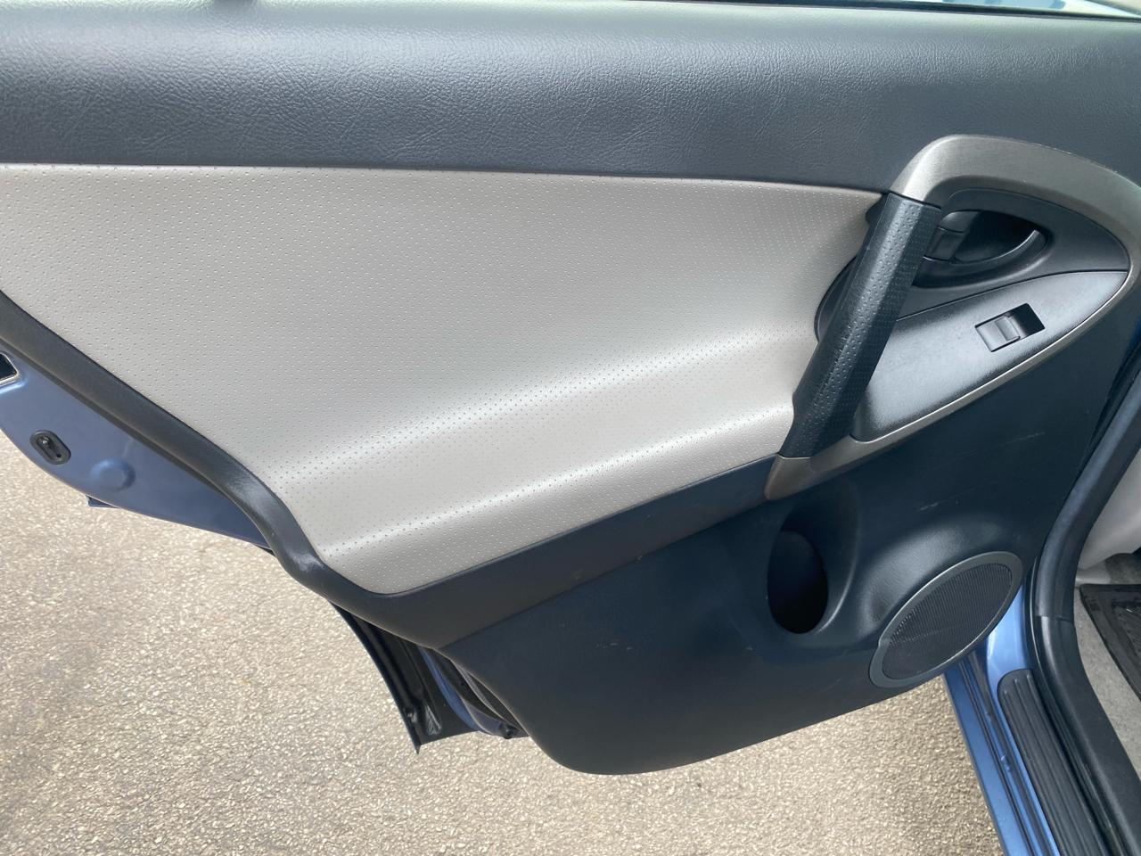 Toyota RAV4 Limited I4 4WD 2011