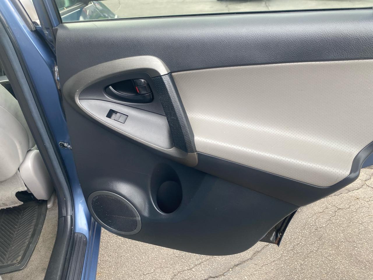 Toyota RAV4 Limited I4 4WD 2011