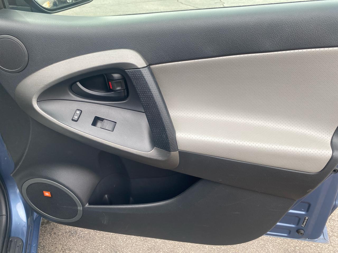 Toyota RAV4 Limited I4 4WD 2011