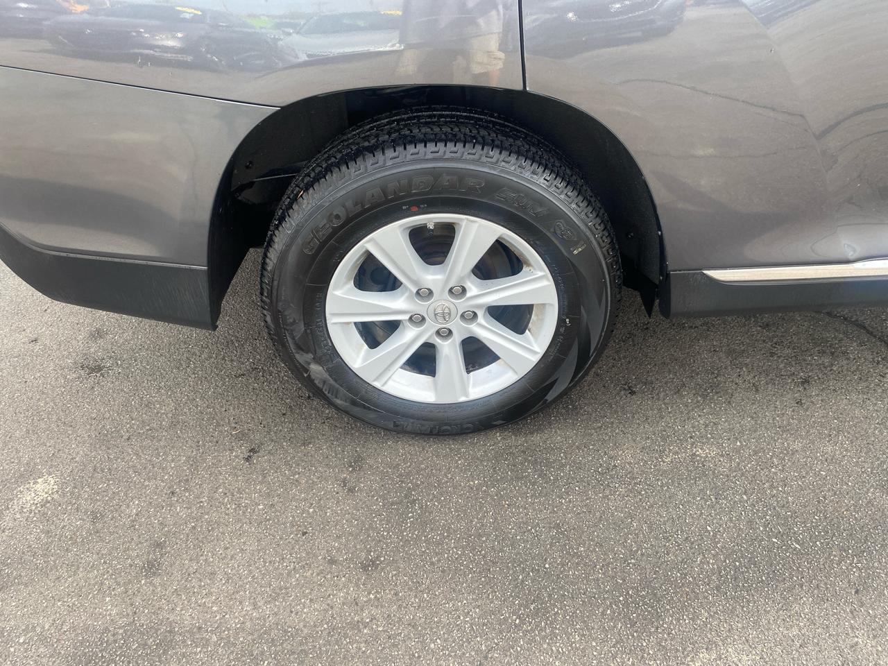 Toyota Highlander 4WD 4dr V6 Plus (Natl) 2013