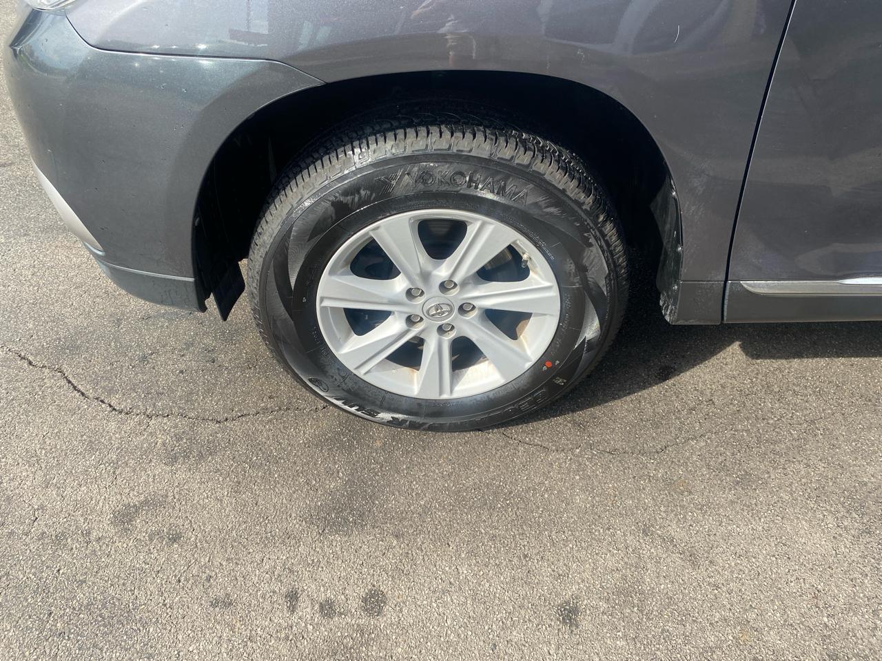 Toyota Highlander 4WD 4dr V6 Plus (Natl) 2013