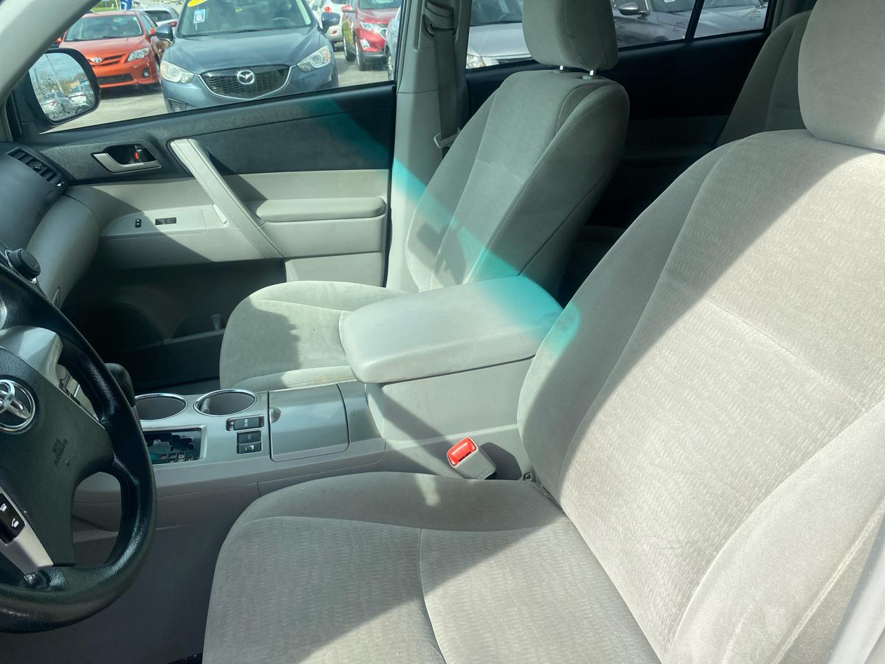 Toyota Highlander 4WD 4dr V6 Plus (Natl) 2013