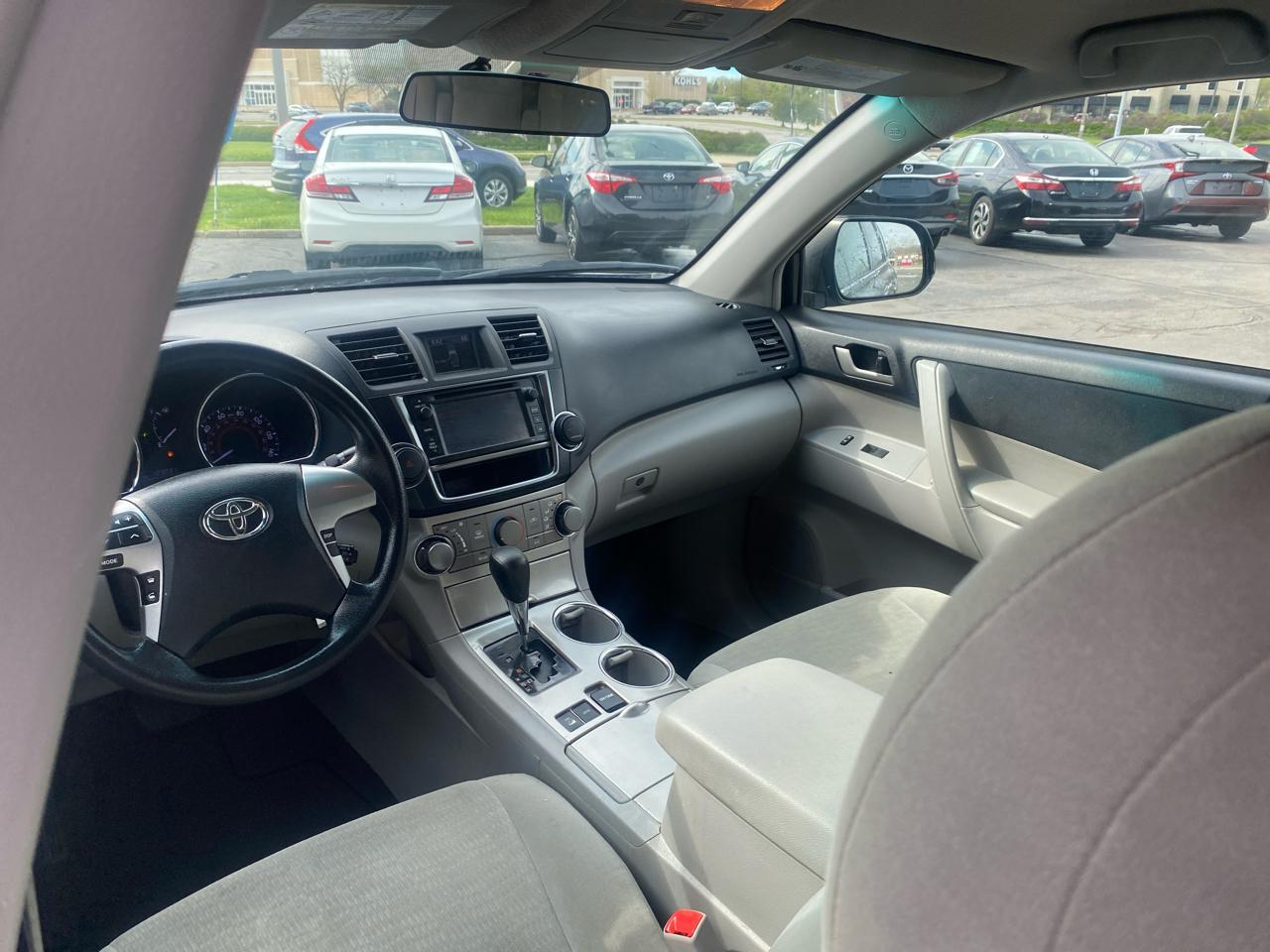 Toyota Highlander 4WD 4dr V6 Plus (Natl) 2013