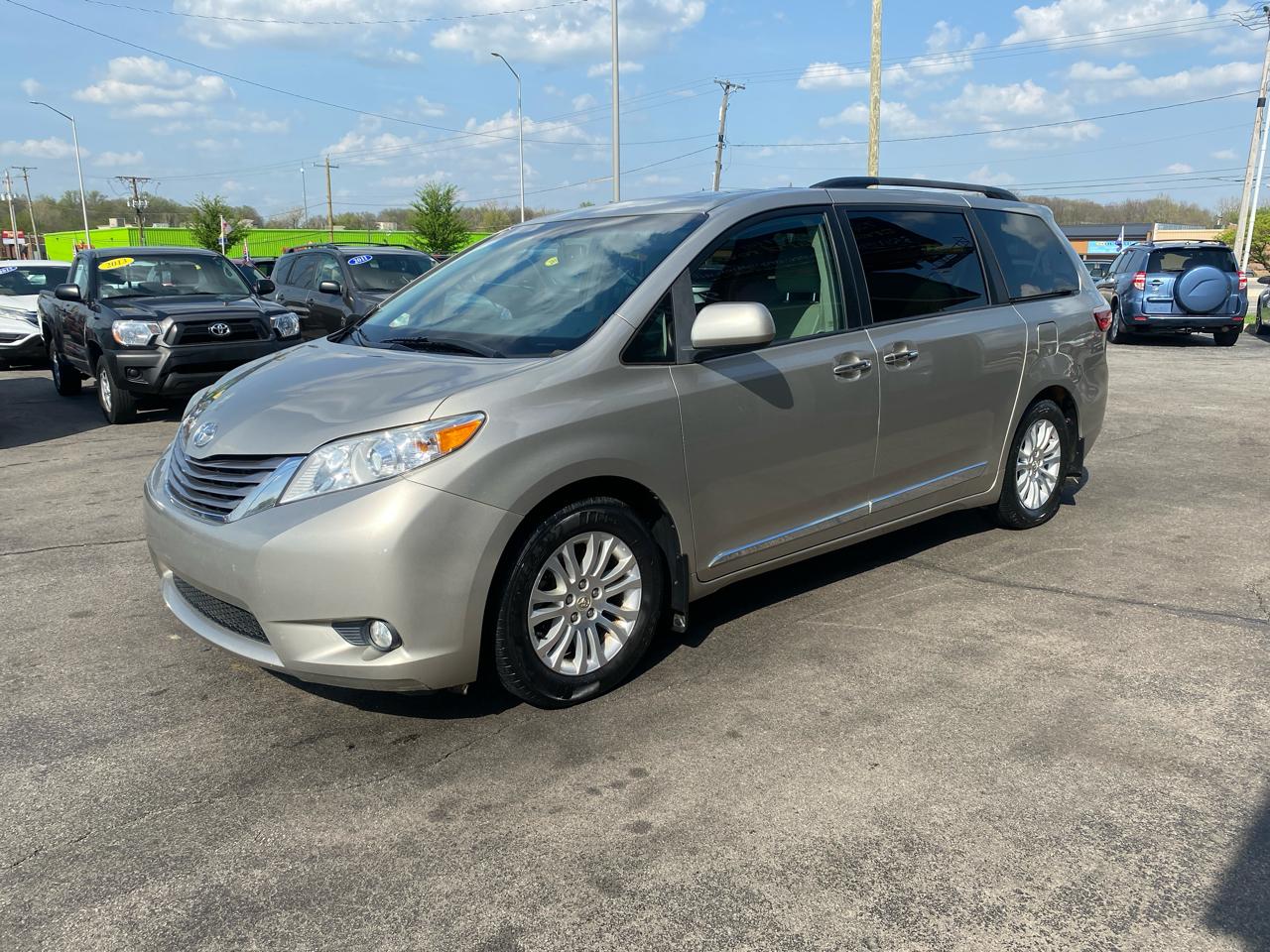 Toyota Sienna XLE Premium FWD 8-Passenger (Natl) 2017