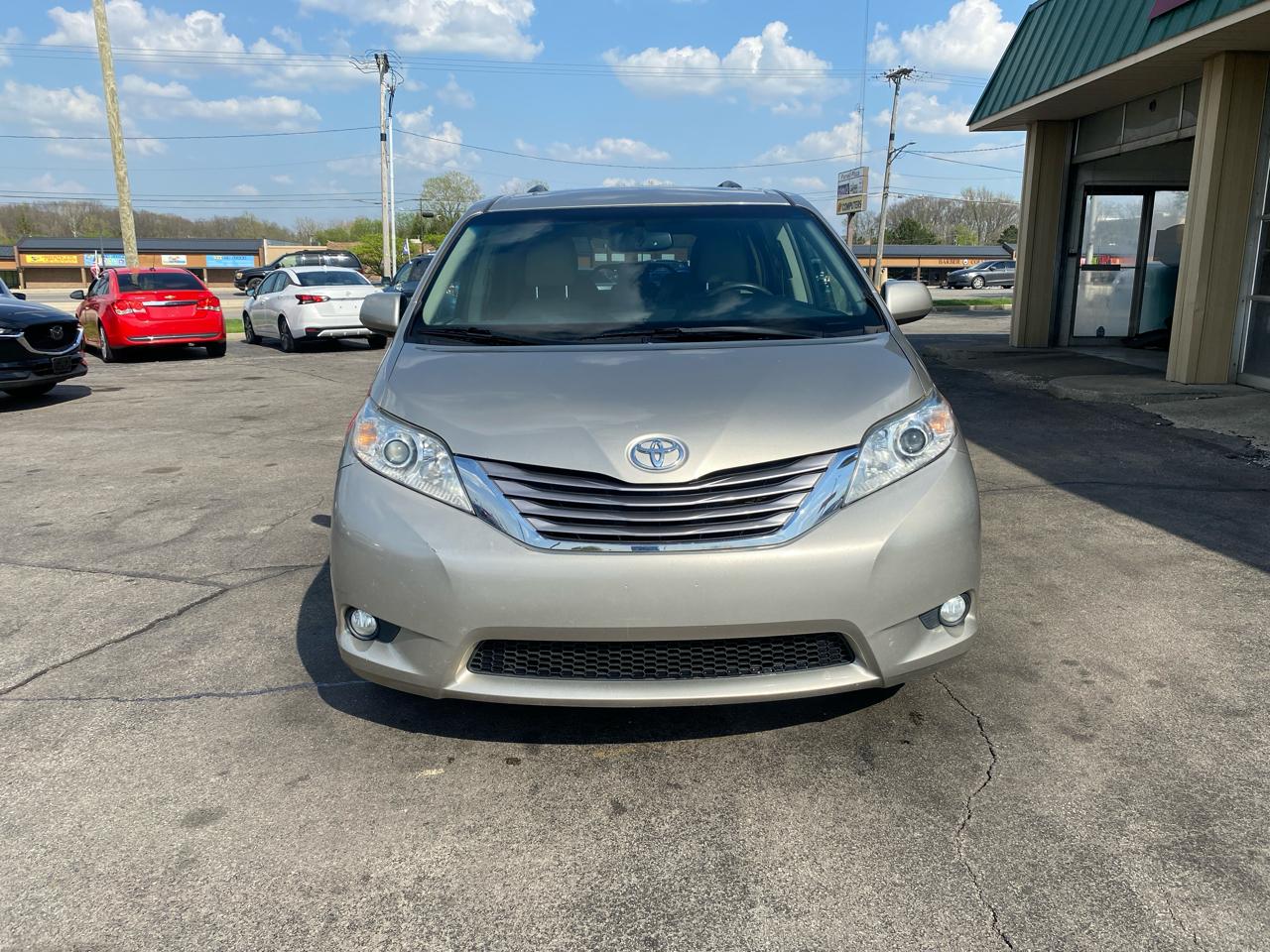 Toyota Sienna XLE Premium FWD 8-Passenger (Natl) 2017