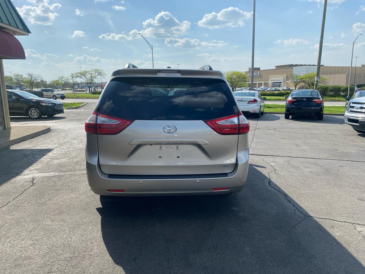 Toyota Sienna XLE Premium FWD 8-Passenger (Natl) 2017