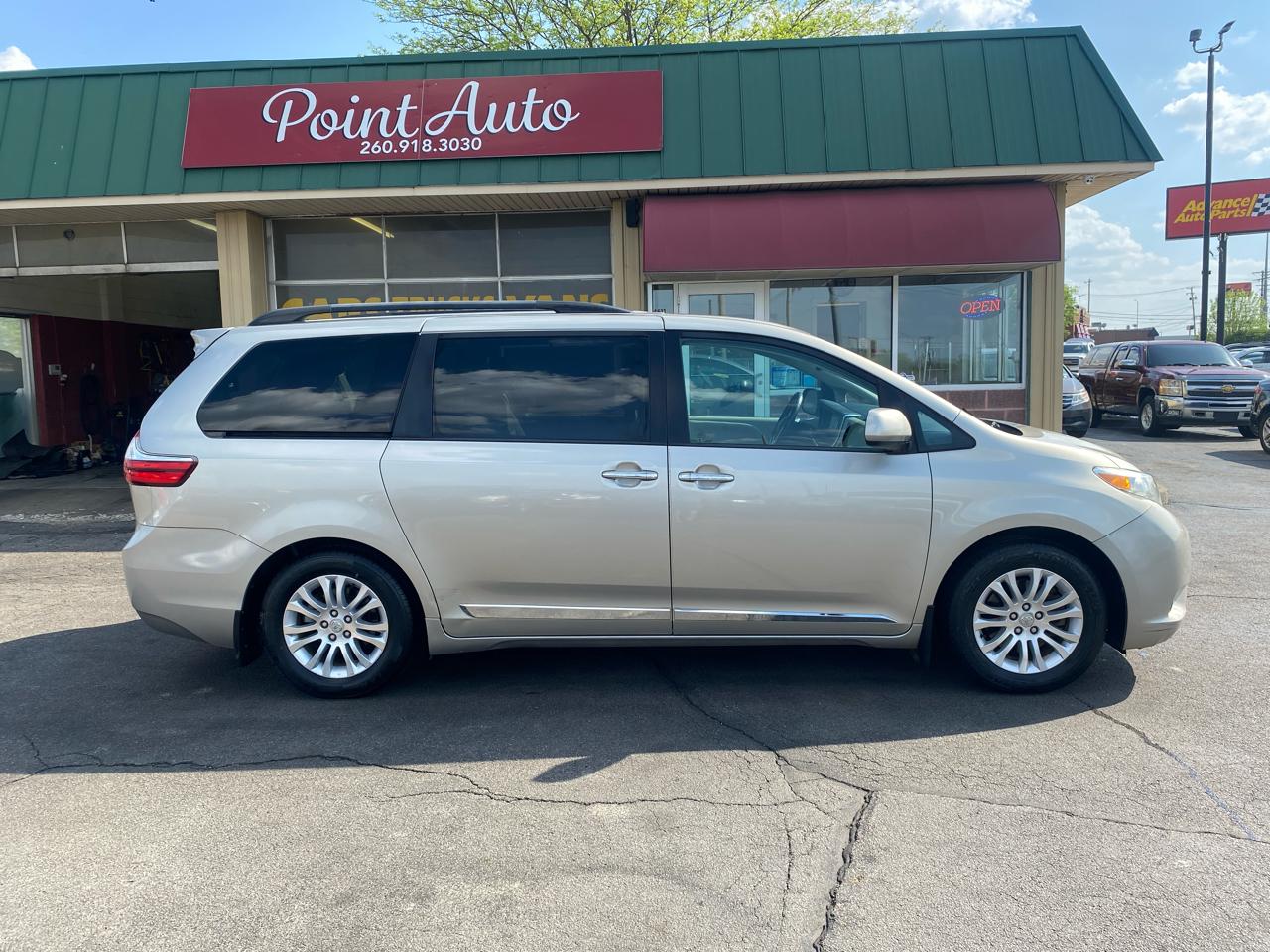 Toyota Sienna XLE Premium FWD 8-Passenger (Natl) 2017