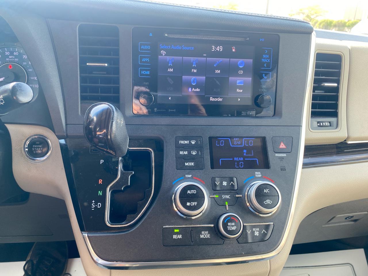 Toyota Sienna XLE Premium FWD 8-Passenger (Natl) 2017