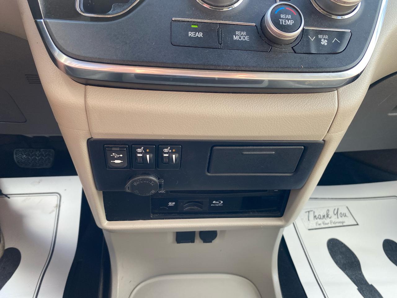 Toyota Sienna XLE Premium FWD 8-Passenger (Natl) 2017