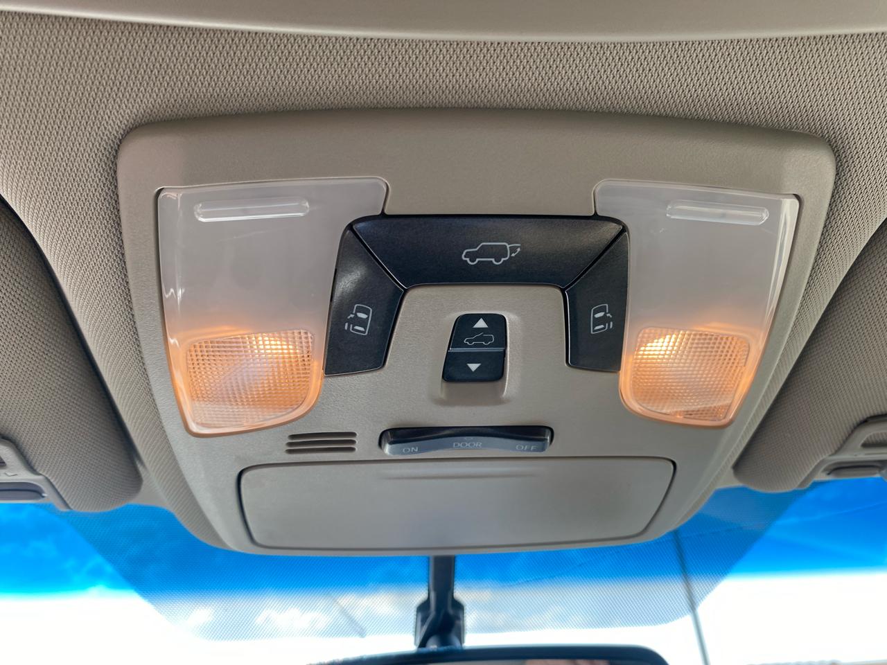 Toyota Sienna XLE Premium FWD 8-Passenger (Natl) 2017