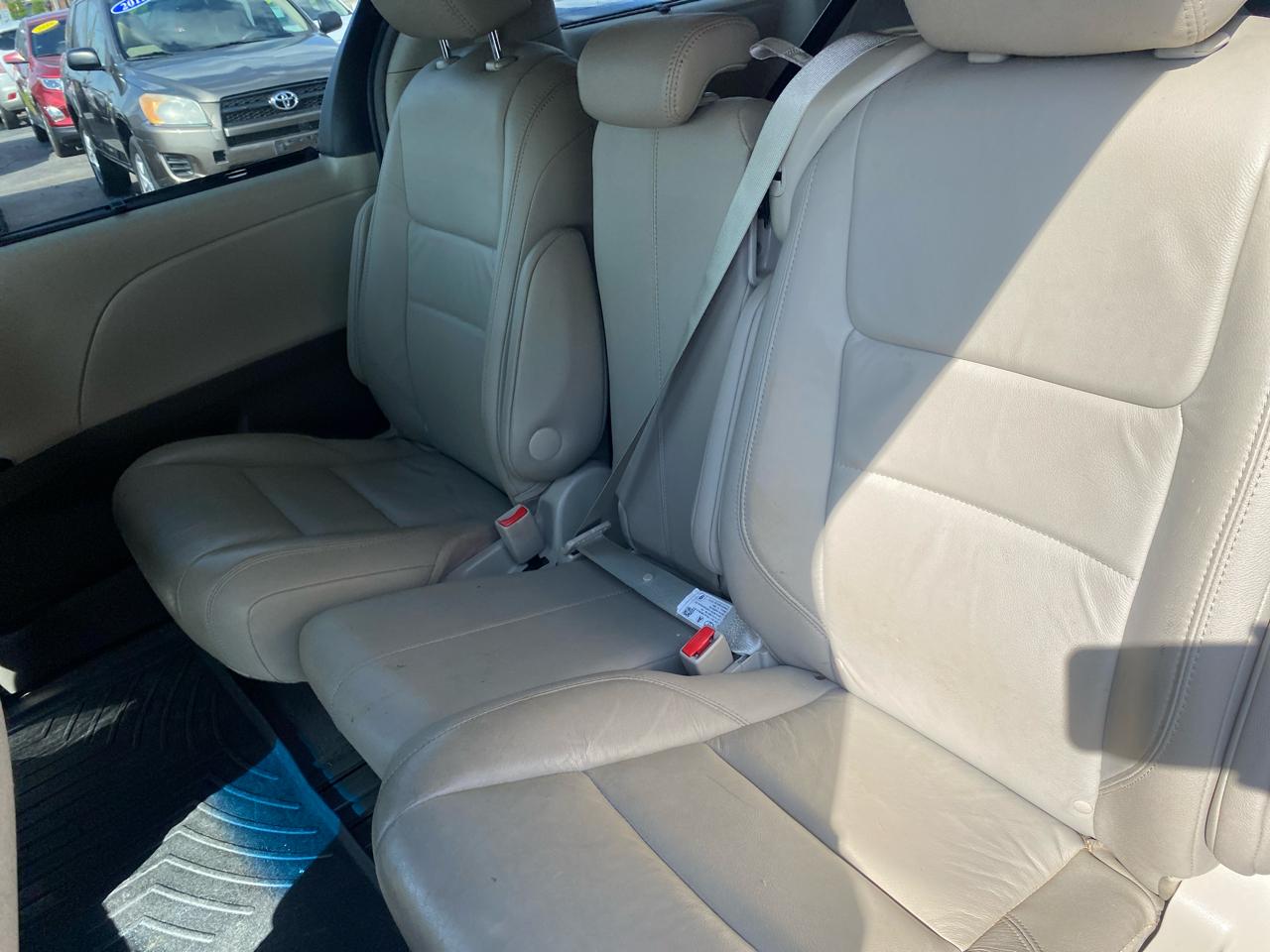 Toyota Sienna XLE Premium FWD 8-Passenger (Natl) 2017