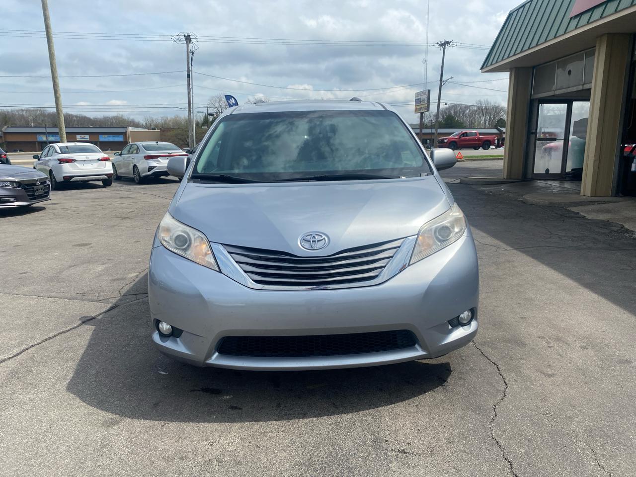 Toyota Sienna XLE FWD 8-Passenger V6 2015