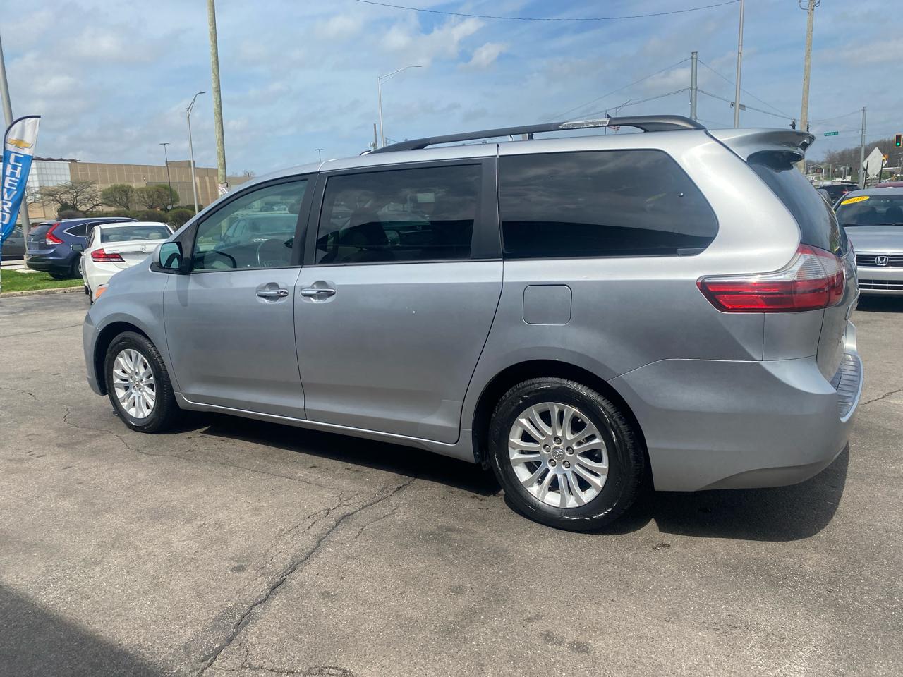 Toyota Sienna XLE FWD 8-Passenger V6 2015