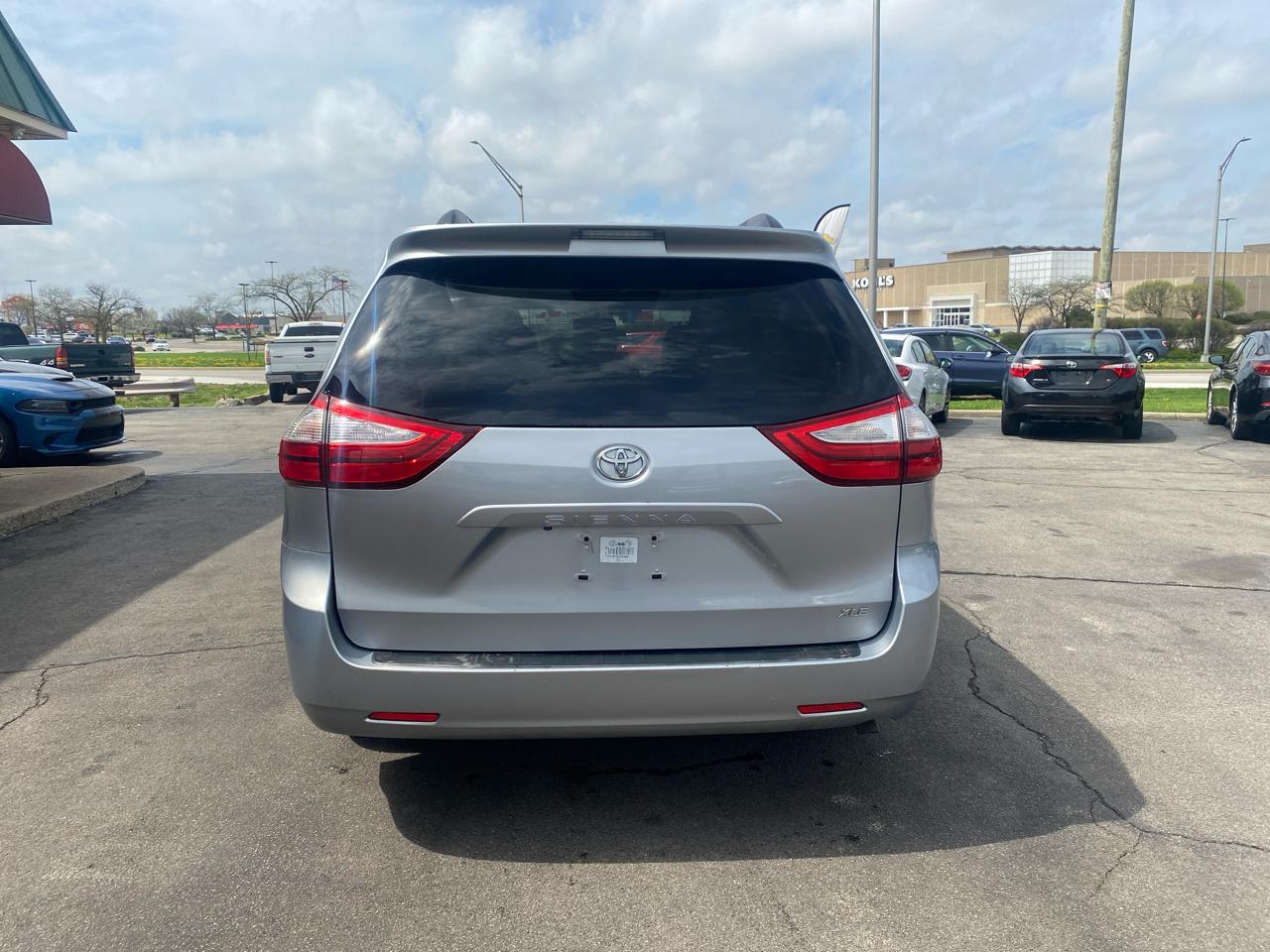 Toyota Sienna XLE FWD 8-Passenger V6 2015