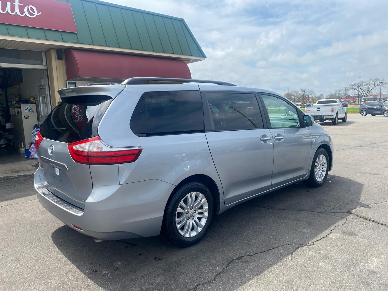 Toyota Sienna XLE FWD 8-Passenger V6 2015