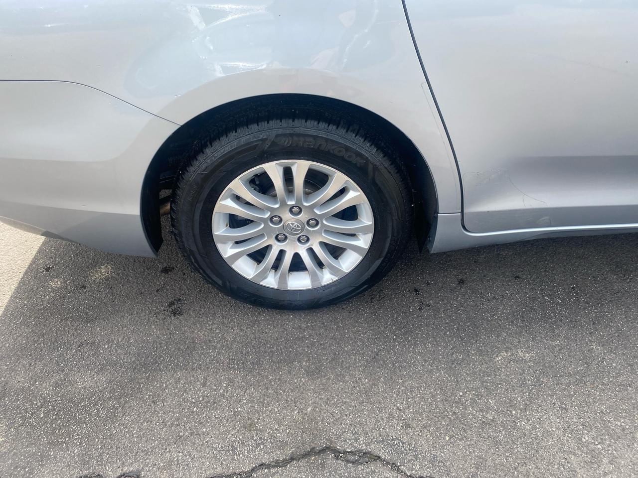 Toyota Sienna XLE FWD 8-Passenger V6 2015