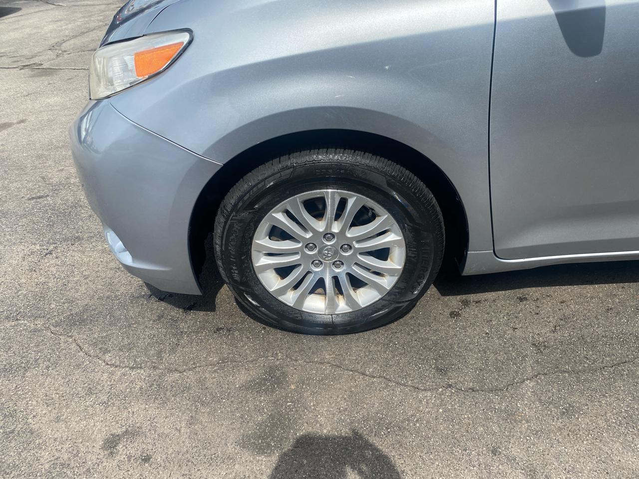 Toyota Sienna XLE FWD 8-Passenger V6 2015