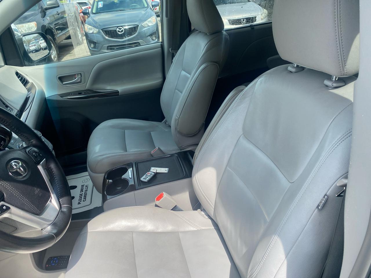 Toyota Sienna XLE FWD 8-Passenger V6 2015