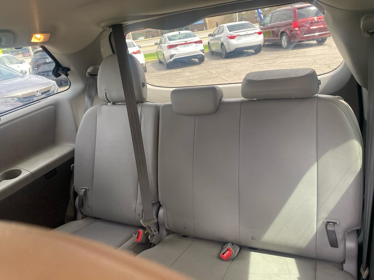 Toyota Sienna XLE FWD 8-Passenger V6 2015