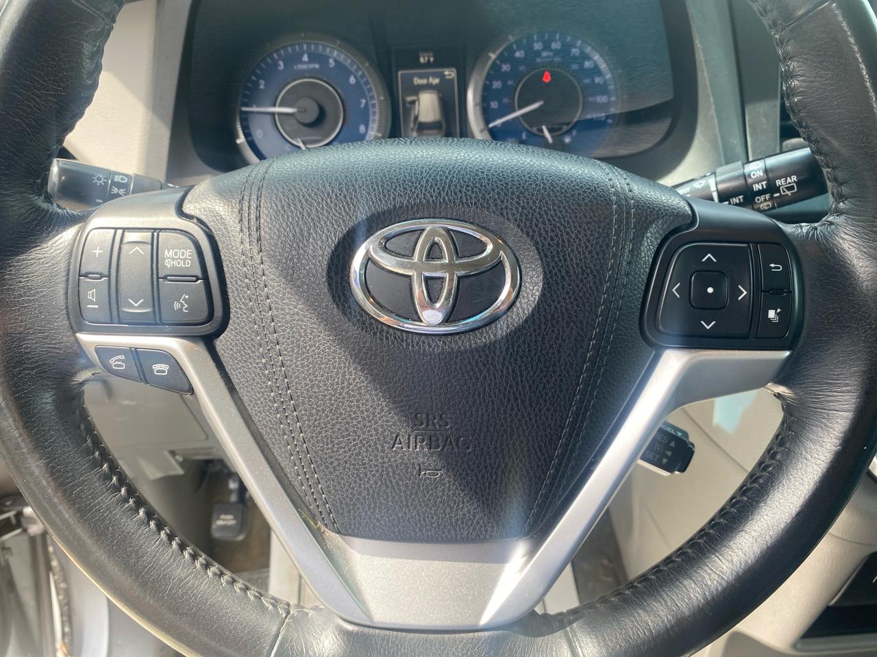 Toyota Sienna XLE FWD 8-Passenger V6 2015