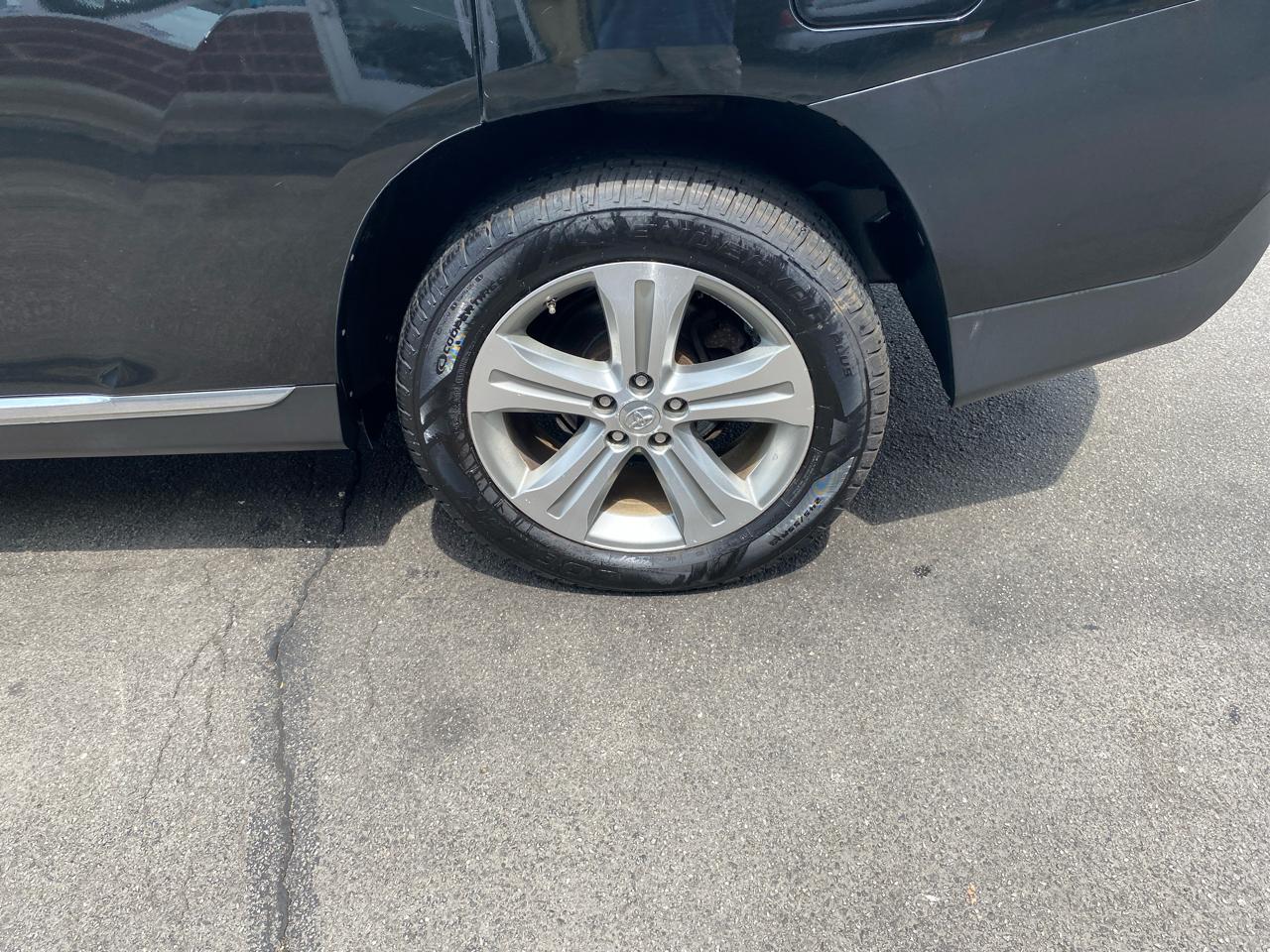 Toyota Highlander Limited 4WD 2011