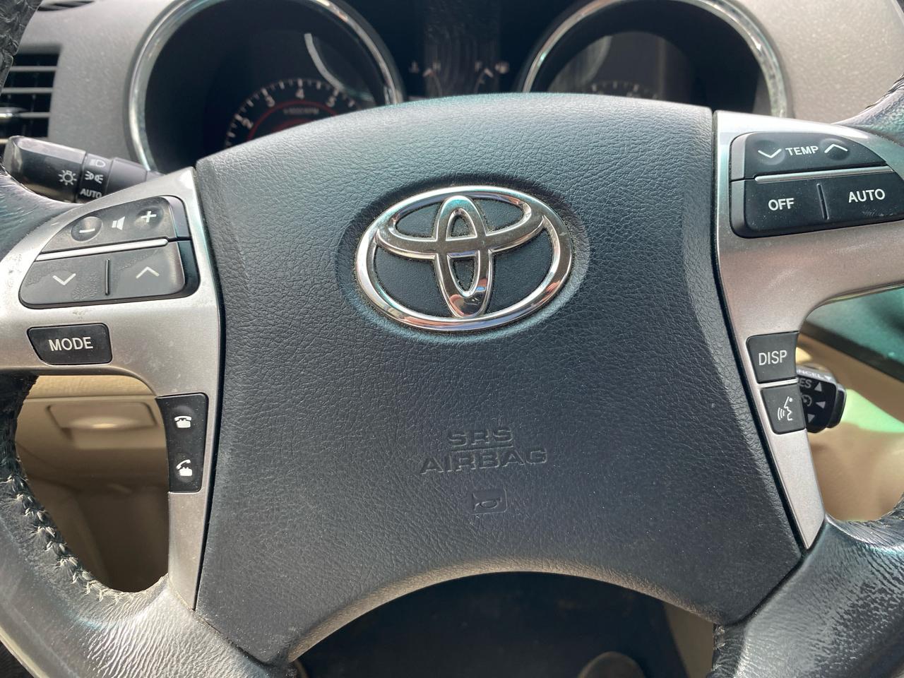 Toyota Highlander Limited 4WD 2011