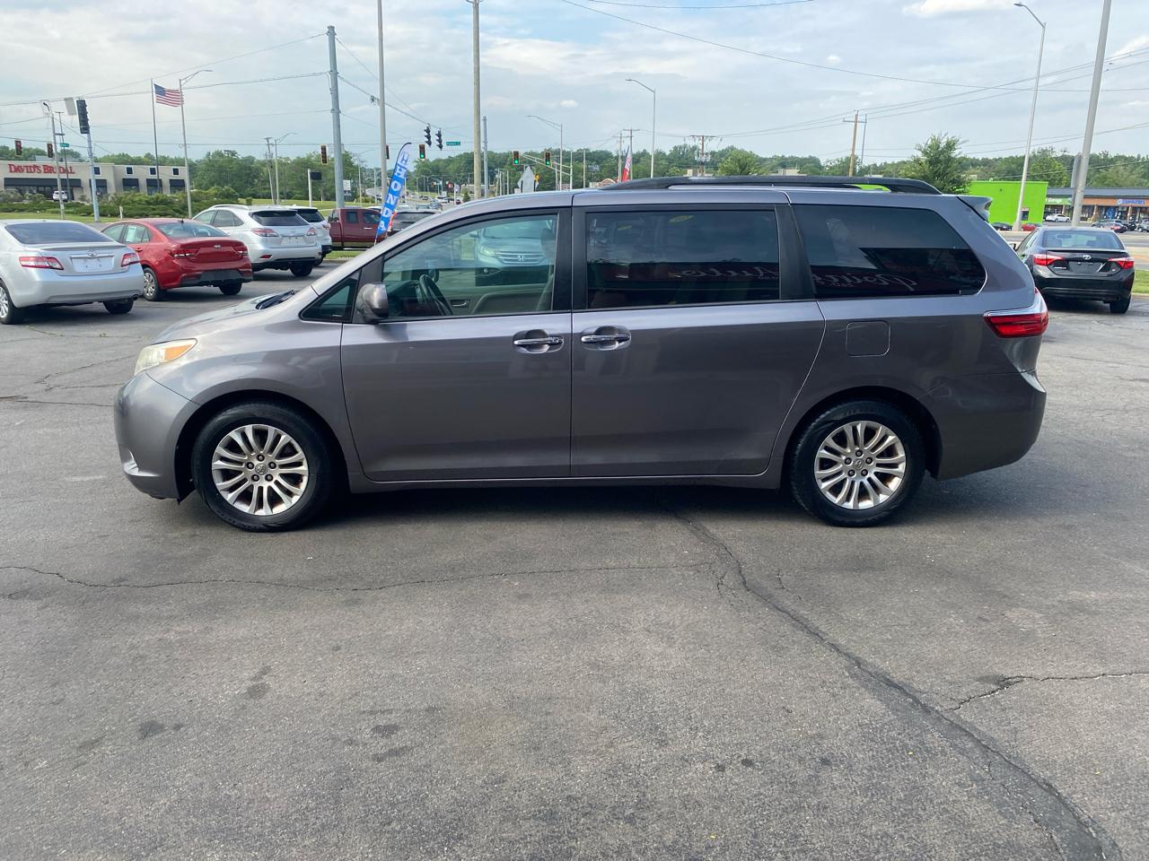 Toyota Sienna XLE FWD 8-Passenger V6 2015