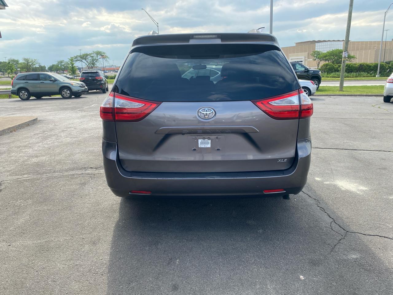 Toyota Sienna XLE FWD 8-Passenger V6 2015