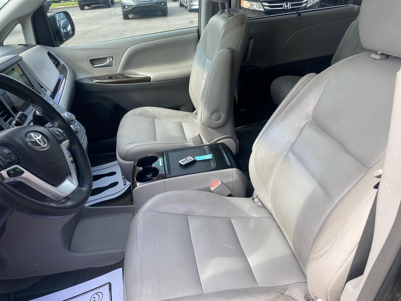 Toyota Sienna XLE FWD 8-Passenger V6 2015