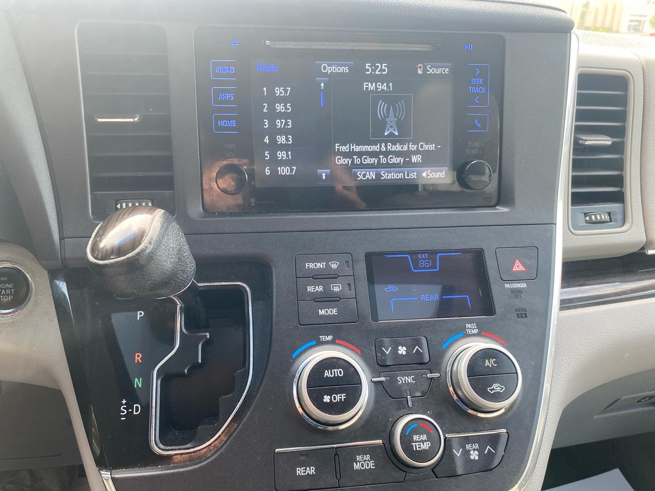 Toyota Sienna XLE FWD 8-Passenger V6 2015