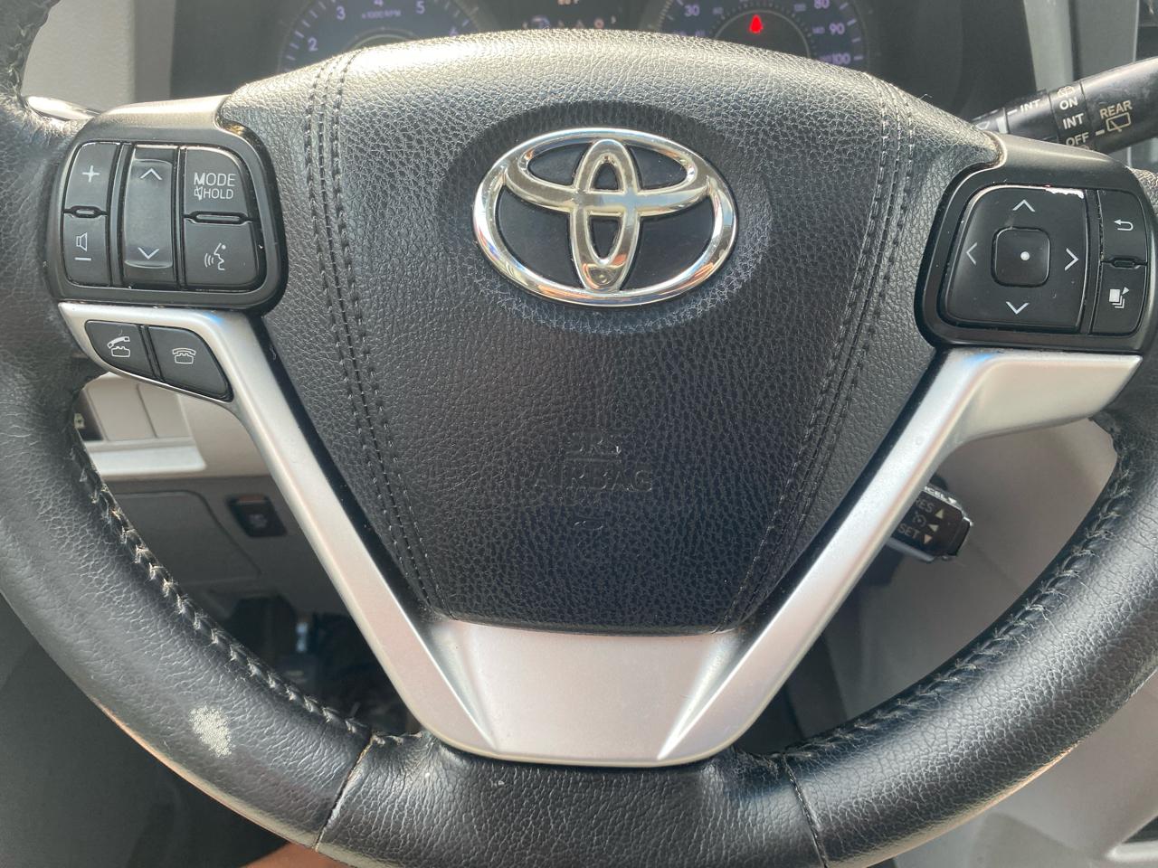 Toyota Sienna XLE FWD 8-Passenger V6 2015