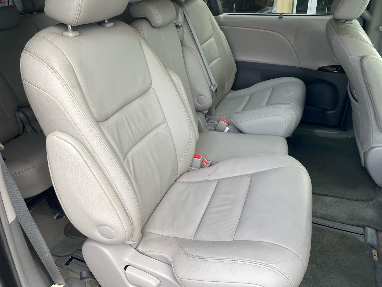Toyota Sienna XLE FWD 8-Passenger V6 2015