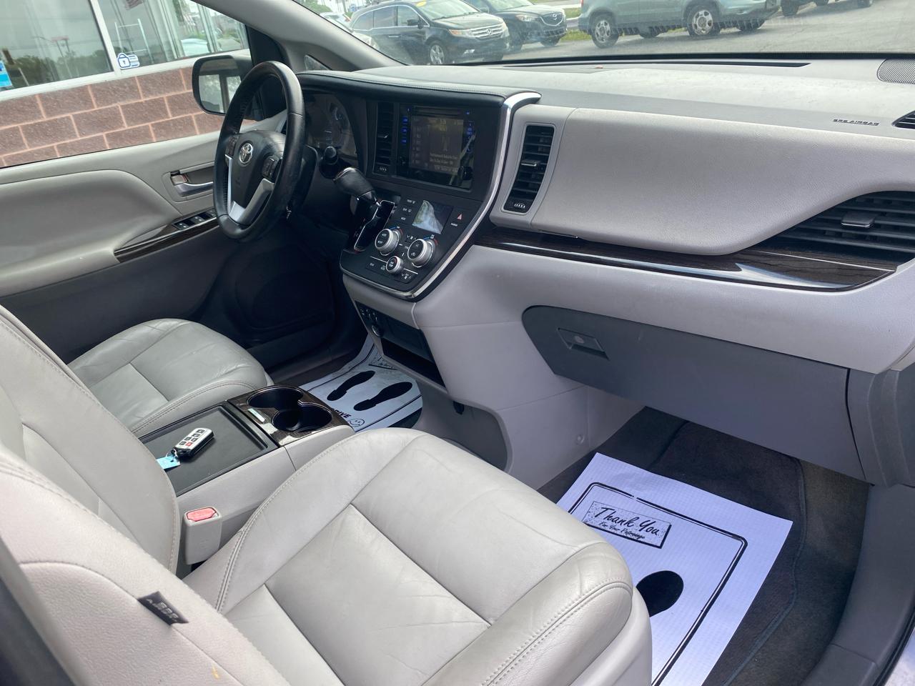 Toyota Sienna XLE FWD 8-Passenger V6 2015