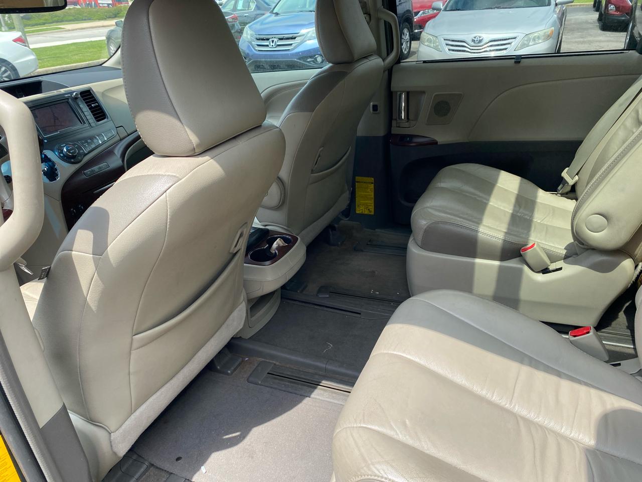 Toyota Sienna Limited AWD 7-Passenger V6 2012