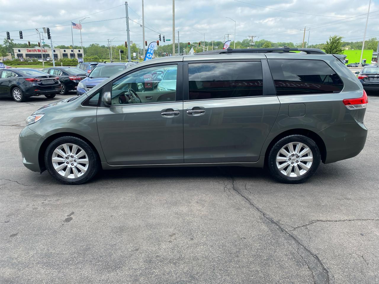 Toyota Sienna Limited AWD 7-Passenger V6 2012