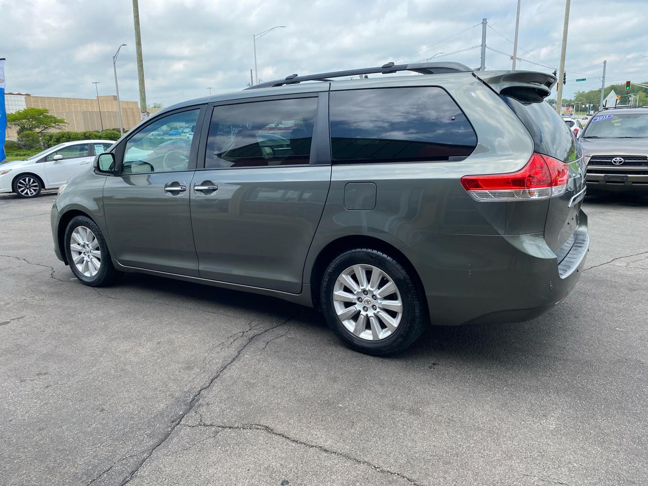 Toyota Sienna Limited AWD 7-Passenger V6 2012