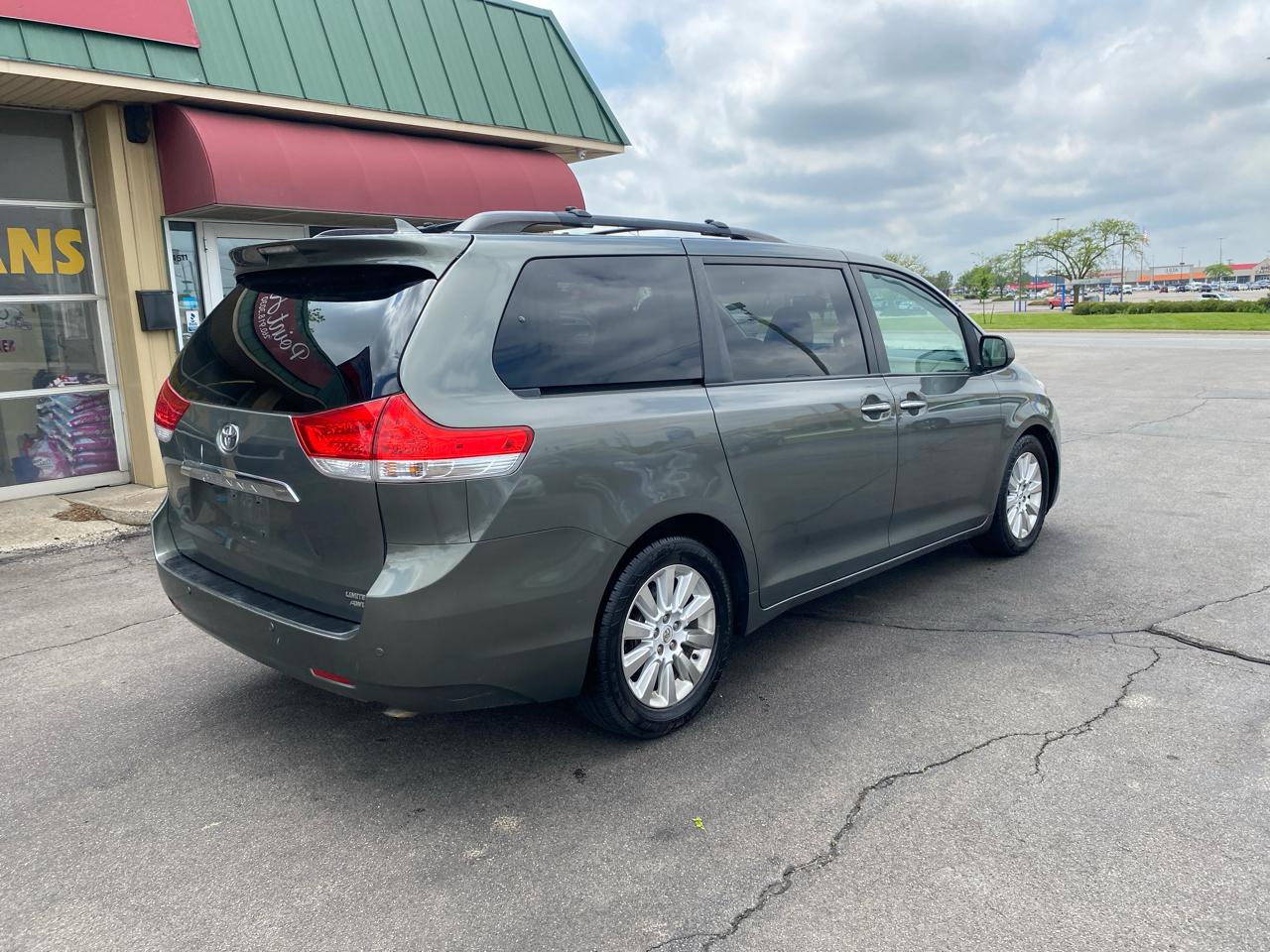 Toyota Sienna Limited AWD 7-Passenger V6 2012